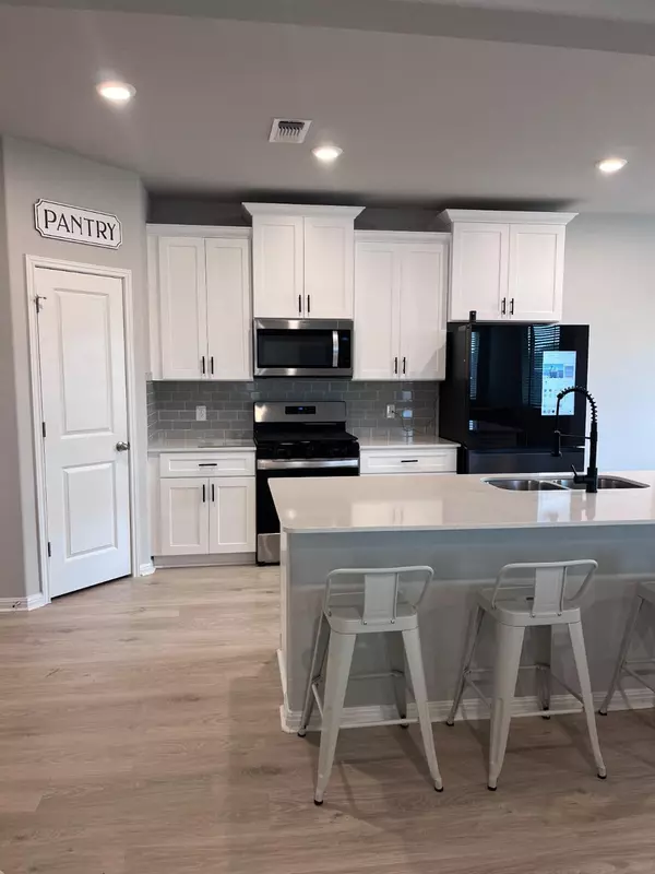 Kyle, TX 78640,596 Backstays LOOP