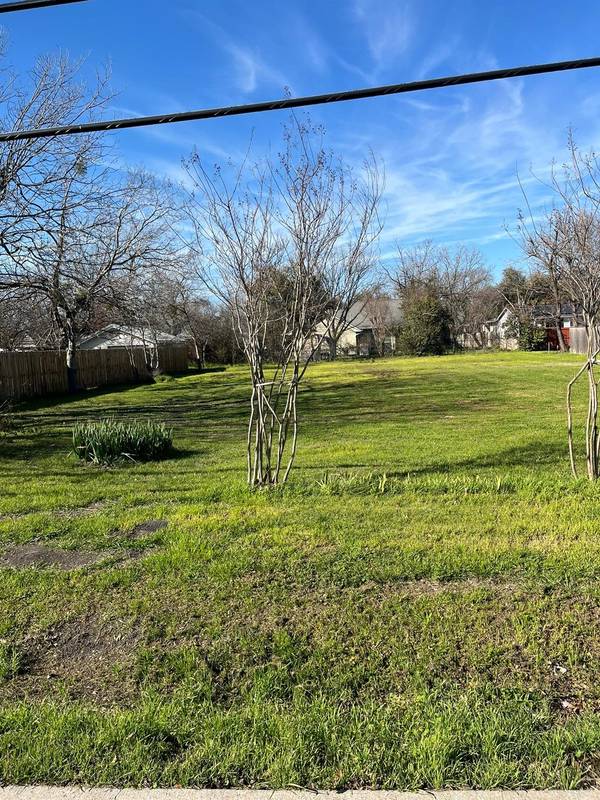 106 W Pecan ST, Hutto, TX 78634