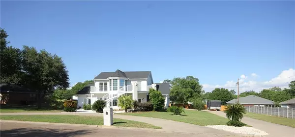 712 Palmer ST, Rockdale, TX 76567