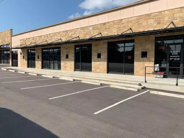 213 S US 281 HWY #B, Johnson City, TX 78636