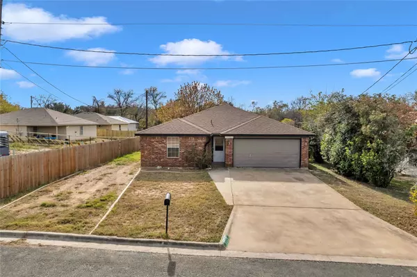 1114 Cloud ST, Lampasas, TX 76550