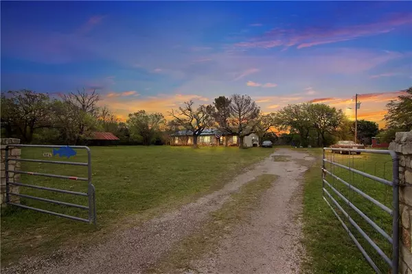 801 Live Oak TRL,  Liberty Hill,  TX 78642