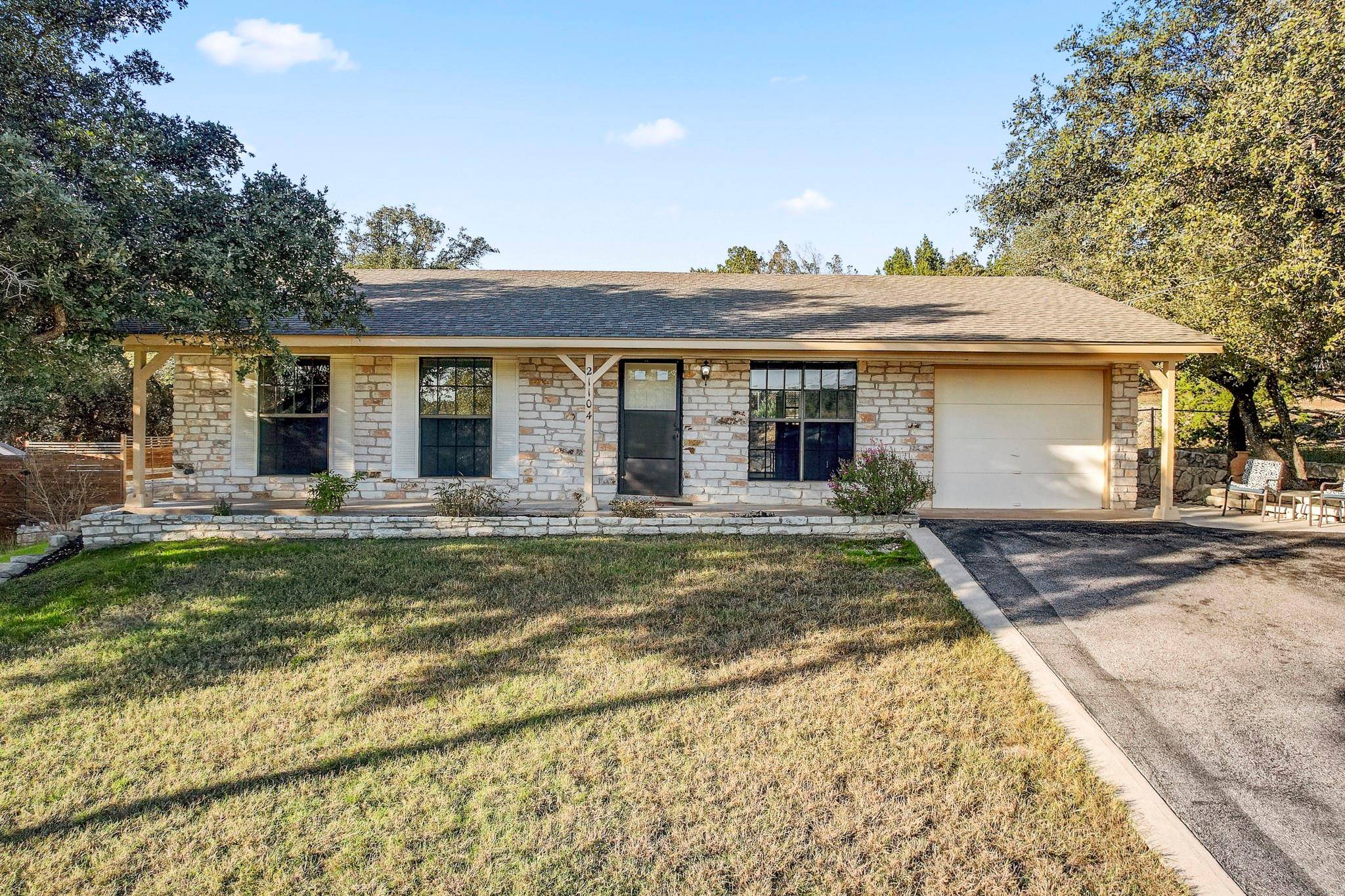 21104 Pawnee TRL, Lago Vista, TX 78645