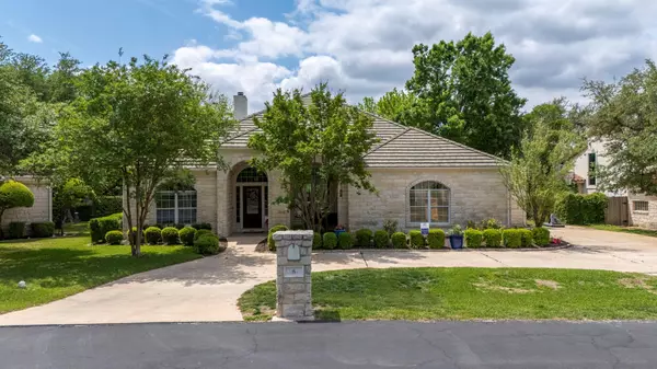 8 Sunview RD, The Hills, TX 78738
