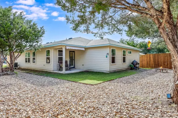 1901 Owens LN, Lago Vista, TX 78645