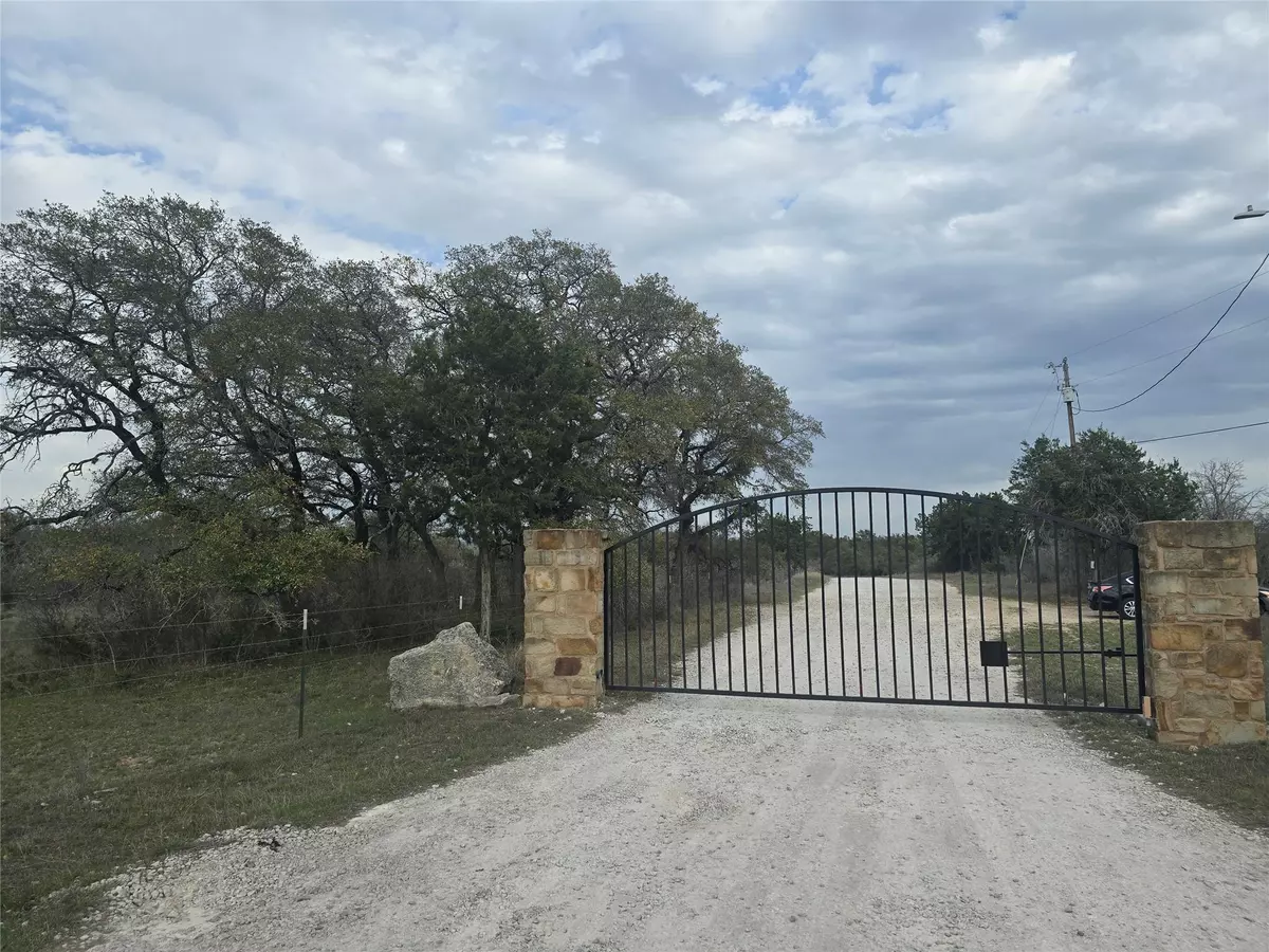 Spicewood, TX 78669,825 Turkey Tree RD