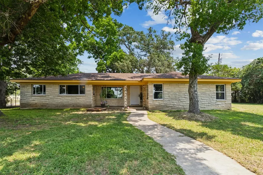 1107 Silent Valley RD, Lockhart, TX 78644