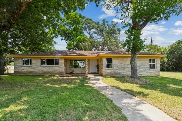 1107 Silent Valley RD,  Lockhart,  TX 78644