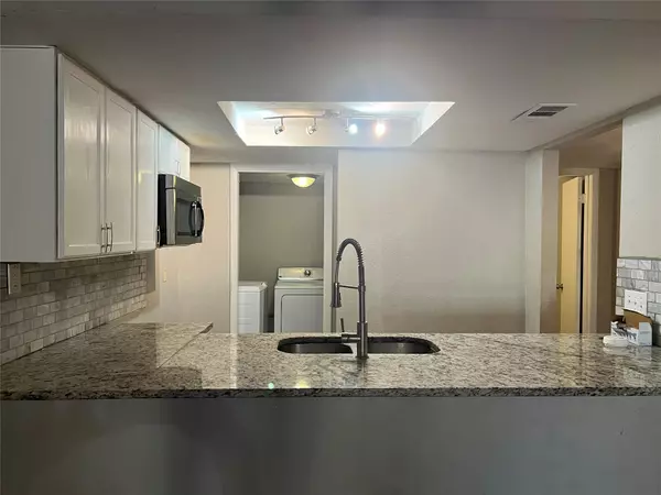 Austin, TX 78744,6900 Lovely LN