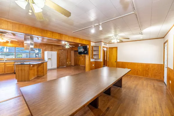 Gonzales, TX 78629,1724 Hickston ST