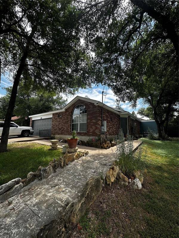 129 Shadow Wood TRL, Cedar Creek, TX 78612