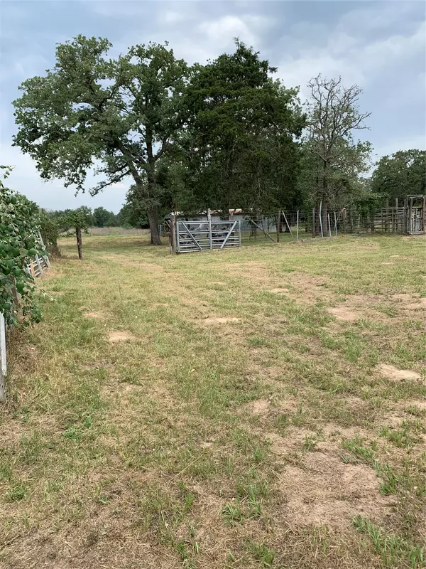 Rosanky, TX 78953,276 Ott RD