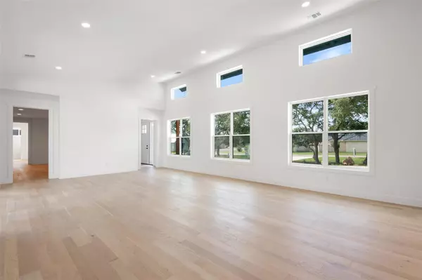 Wimberley, TX 78676,43 War Bonnet