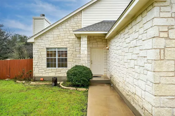 1214 N AVE F ST, Elgin, TX 78621