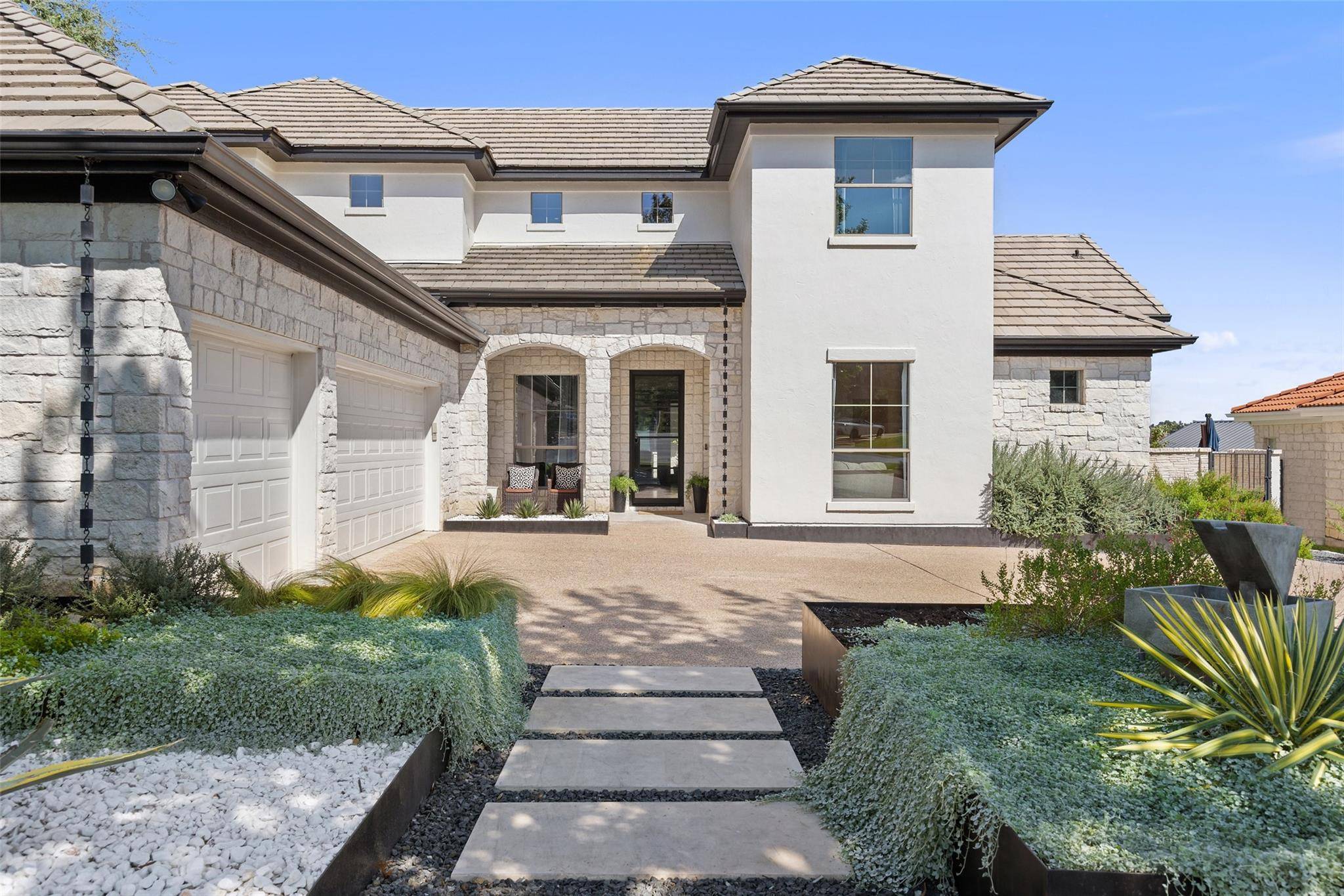 7 Applegreen LN,  The Hills,  TX 78738