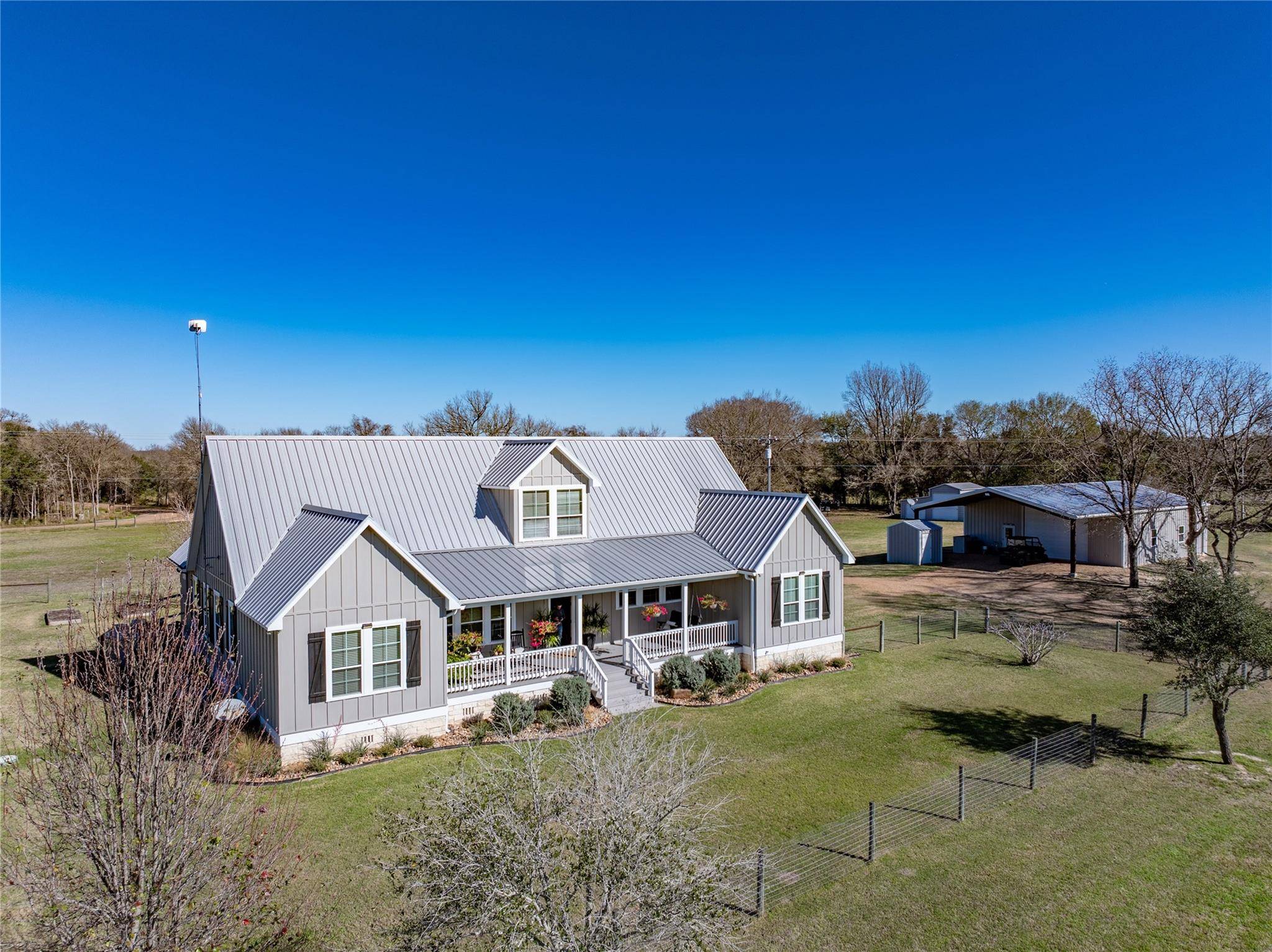 450 Woods Prairie Cemetery LN, West Point, TX 78963