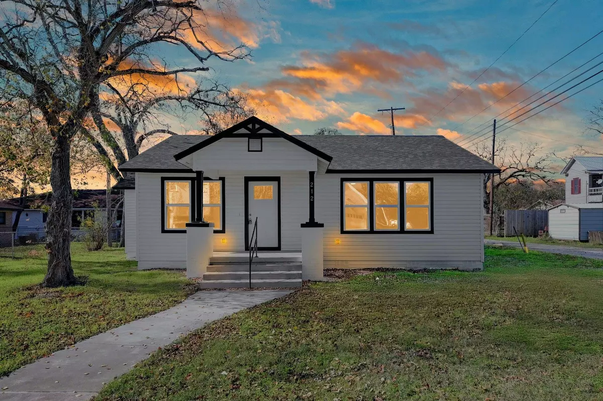 Luling, TX 78648,212 WALNUT Ave