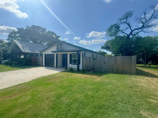 Lockhart, TX 78644,715 E Live Oak ST