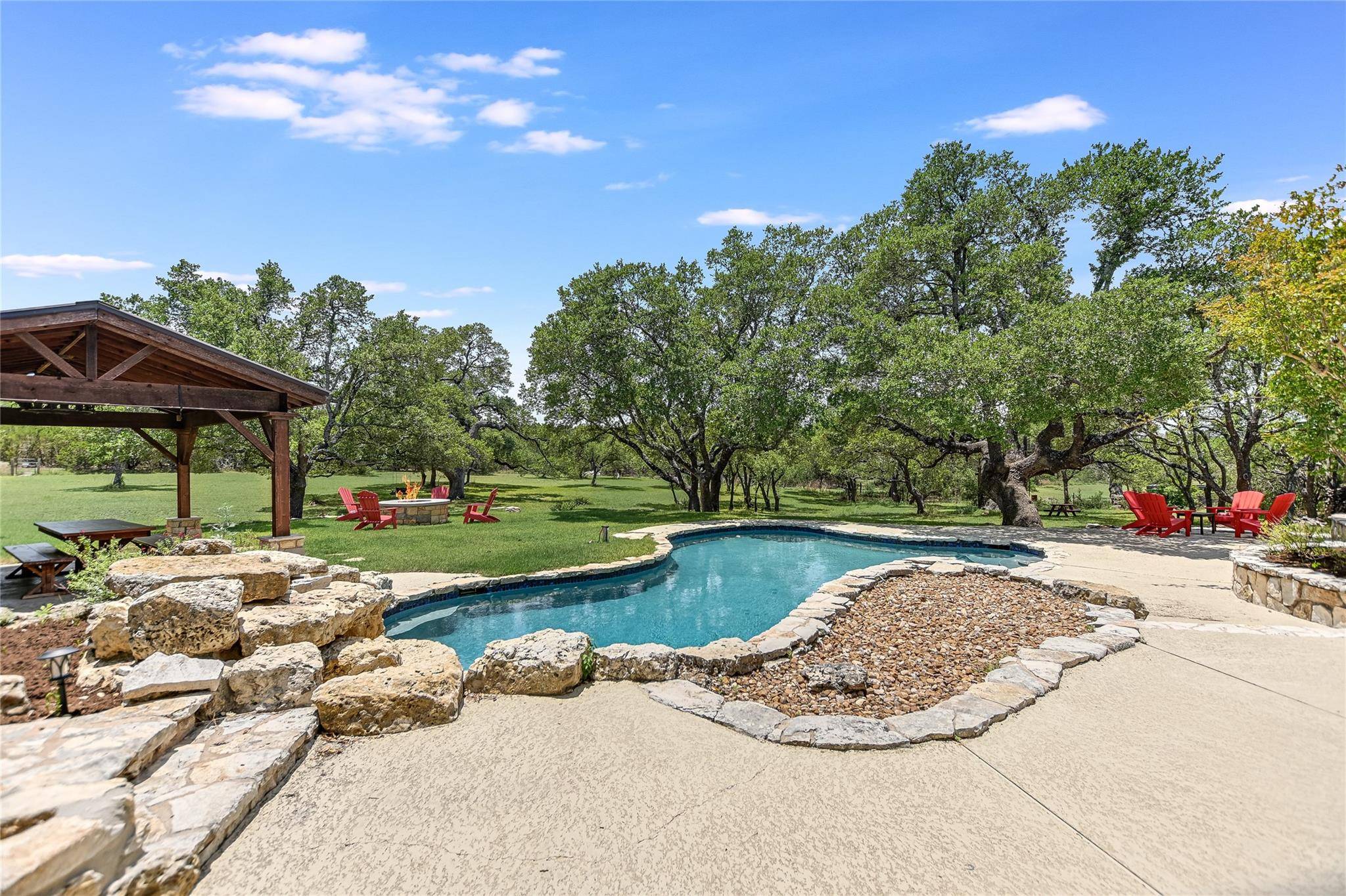 1011 Oak Meadow DR, Dripping Springs, TX 78620