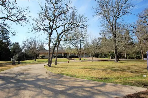 1069 Vernon, Lexington, TX 78947