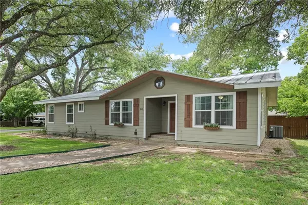 802 N Lincoln ST, Fredericksburg, TX 78624