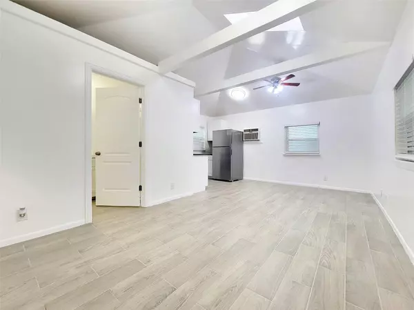 1009 E 38 1/2 ST #B, Austin, TX 78751
