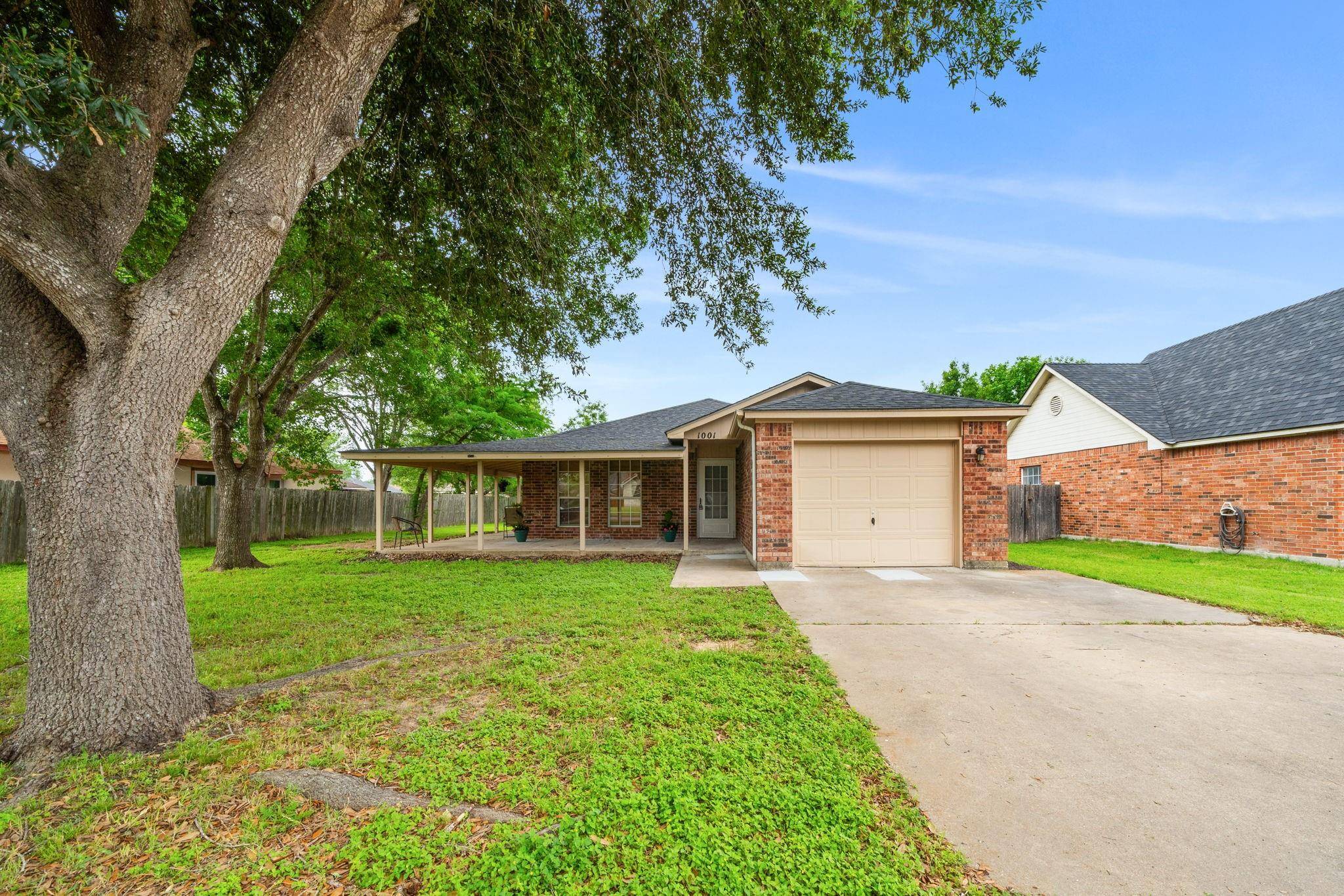 1001 Fannin ST, Lockhart, TX 78644