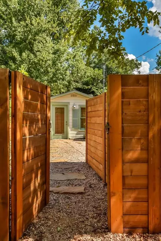 1806 Justin LN #B, Austin, TX 78757