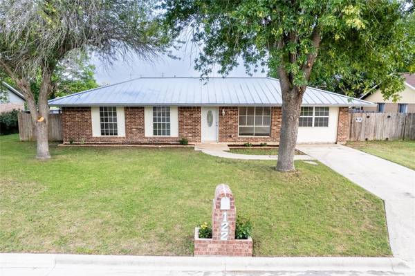 122 Sunset DR, Lockhart, TX 78644