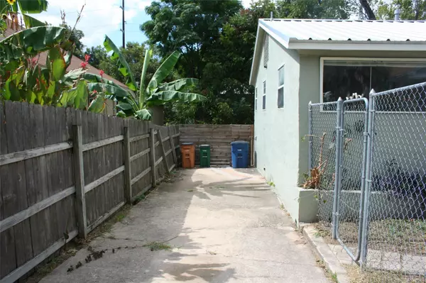 Austin, TX 78702,2003 Garden
