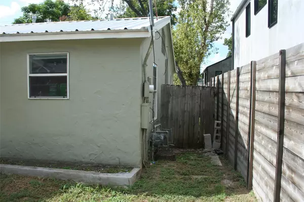 Austin, TX 78702,2003 Garden