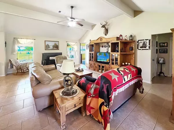 Gause, TX 77857,1228 County Road 348 LOOP