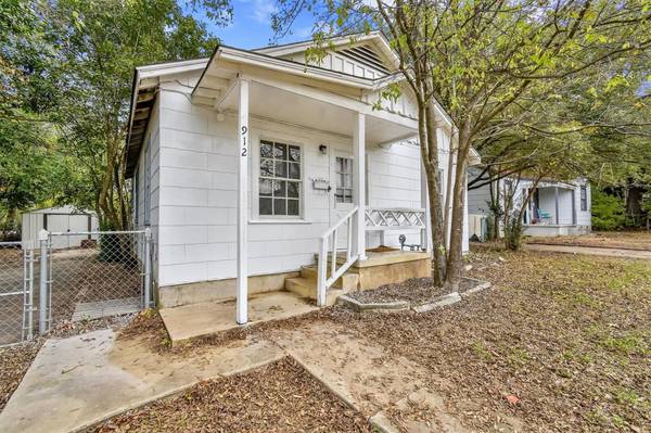 912 Gene Johnson ST,  Austin,  TX 78751