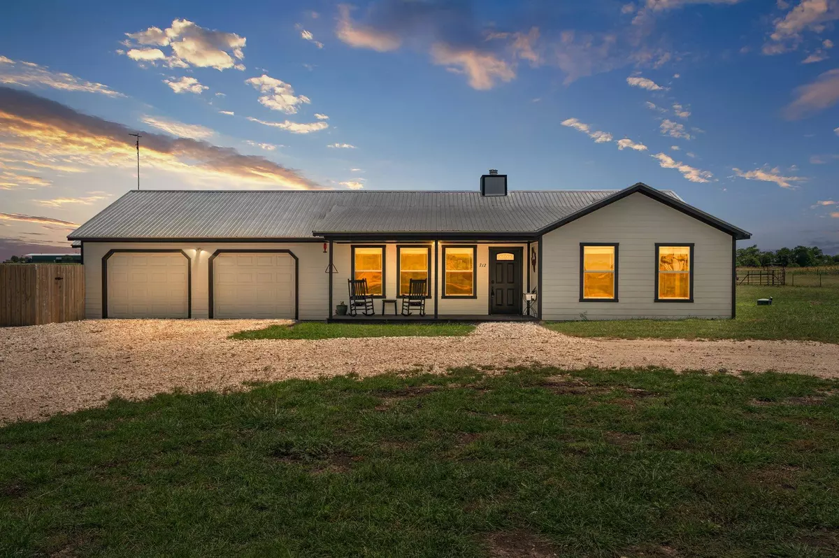 Granger, TX 76530,712 County Road 330