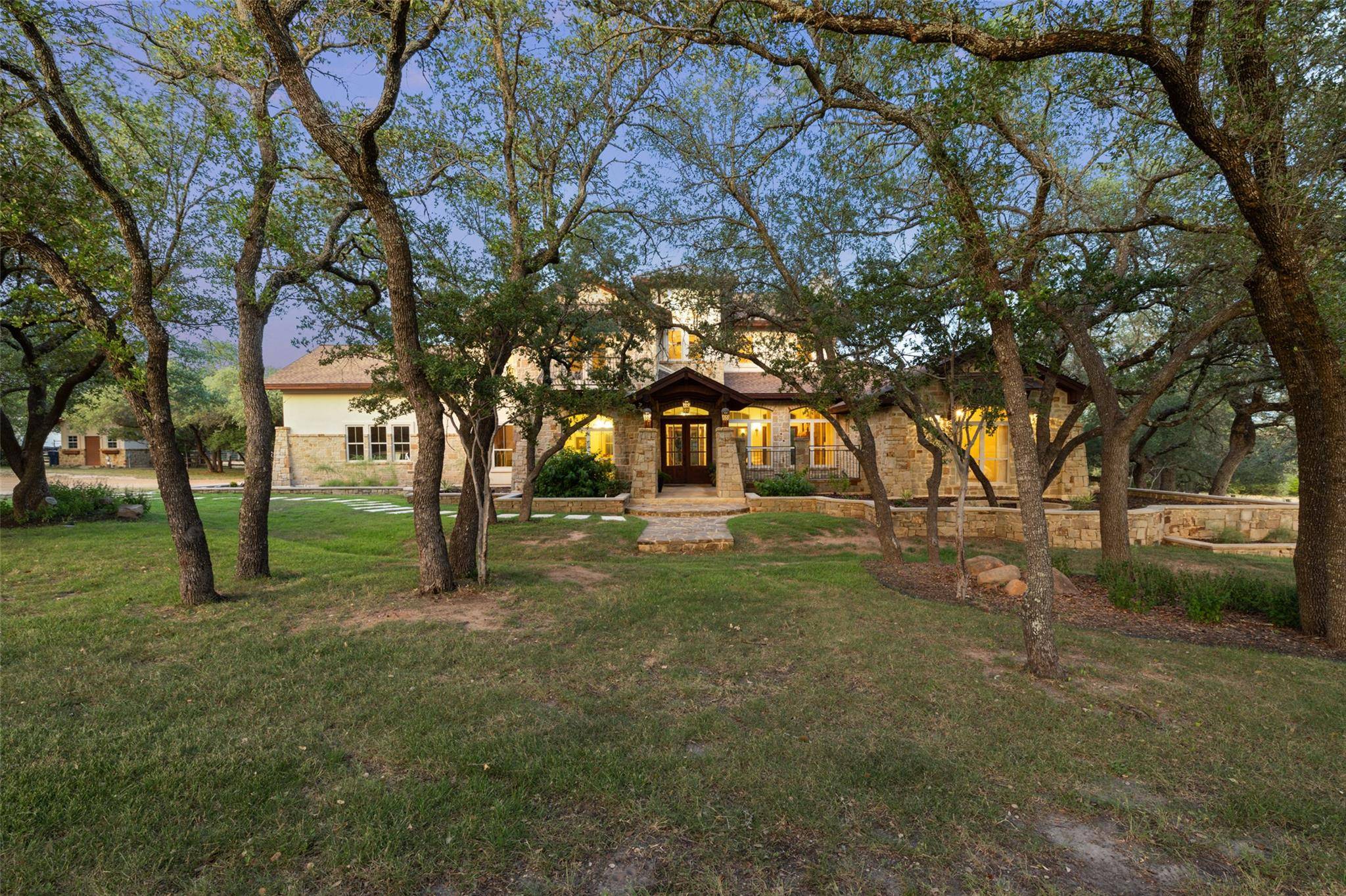 23923 Tres Coronas DR, Spicewood, TX 78669