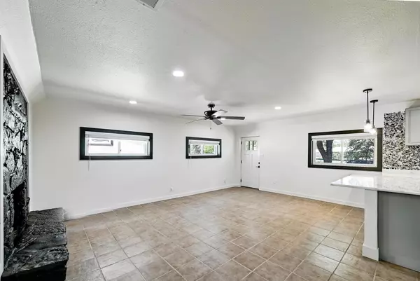 Spicewood, TX 78669,24701 Martin LN