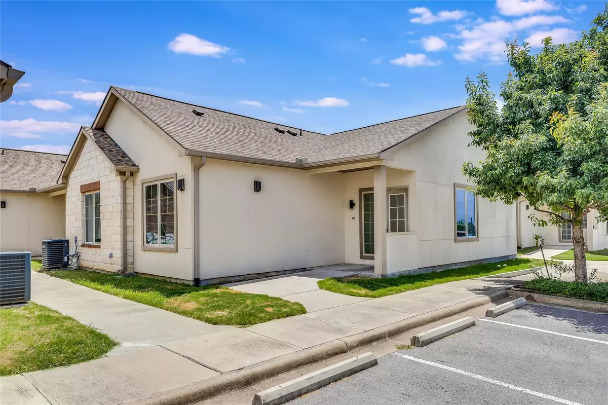 Round Rock, TX 78664,2400 Louis Henna BLVD #201