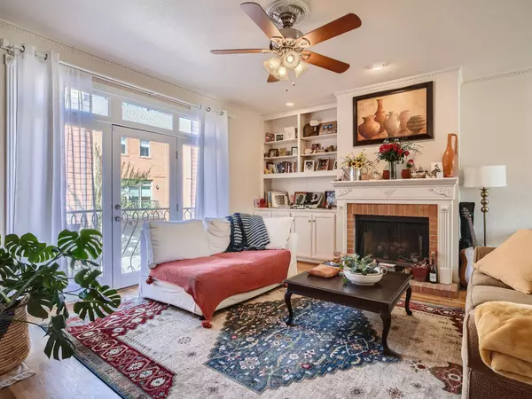 1626 Palma PLZ #9, Austin, TX 78703
