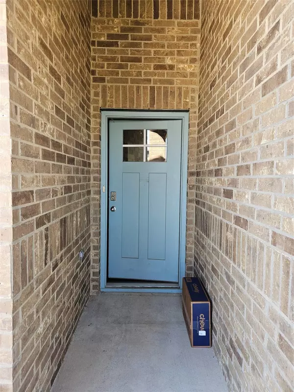 110 Marimoor DR, Hutto, TX 78634