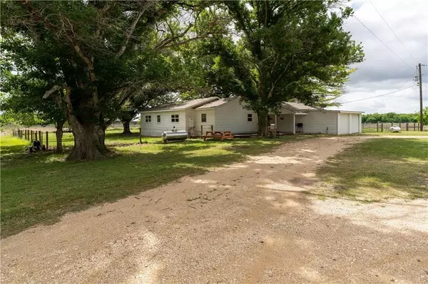 4392 Fm 2001, Lockhart, TX 78644