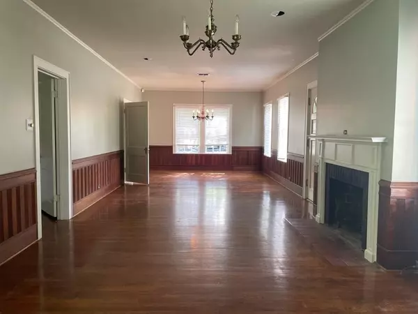 Taylor, TX 76574,1307 W Lake DR