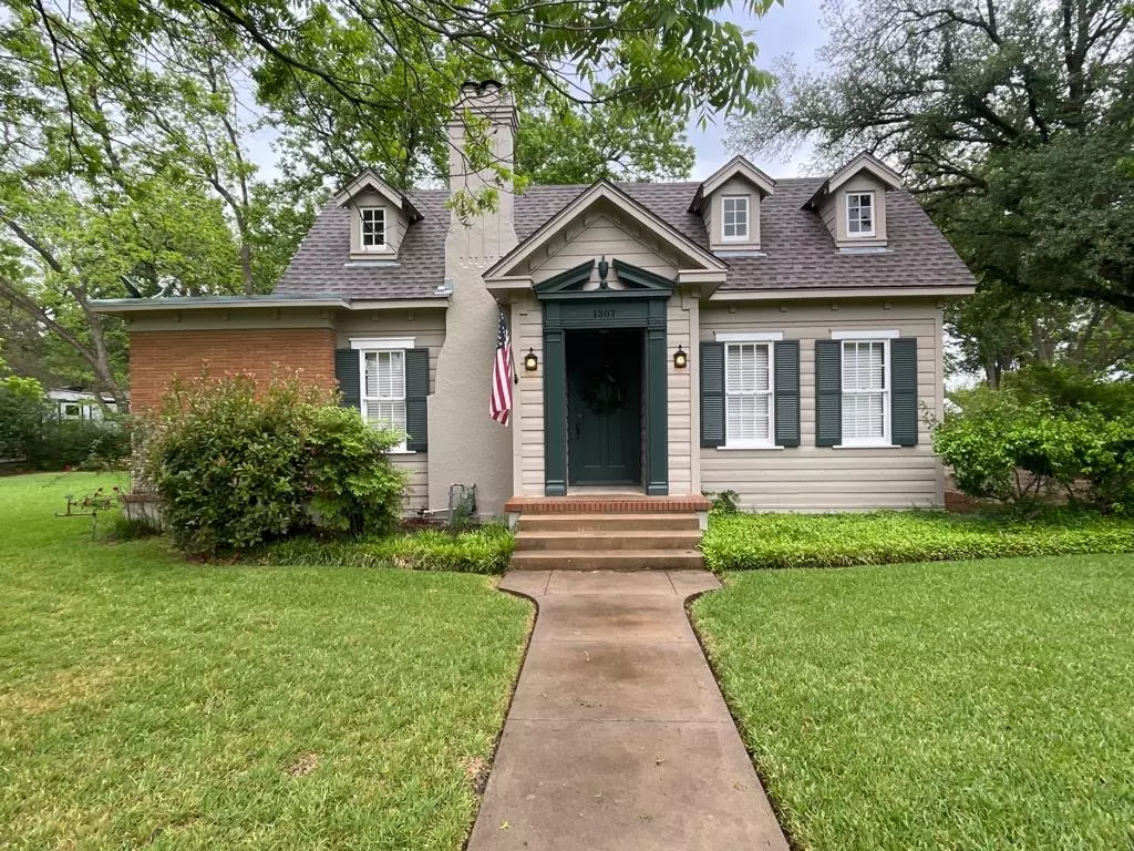 Taylor, TX 76574,1307 W Lake DR