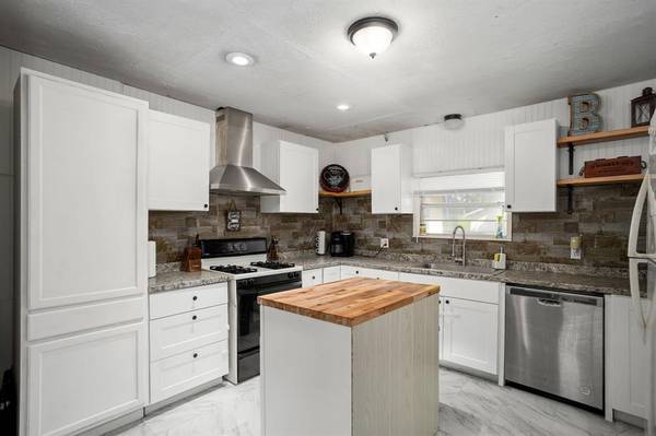 779 E Upper Line ST,  La Grange,  TX 78945