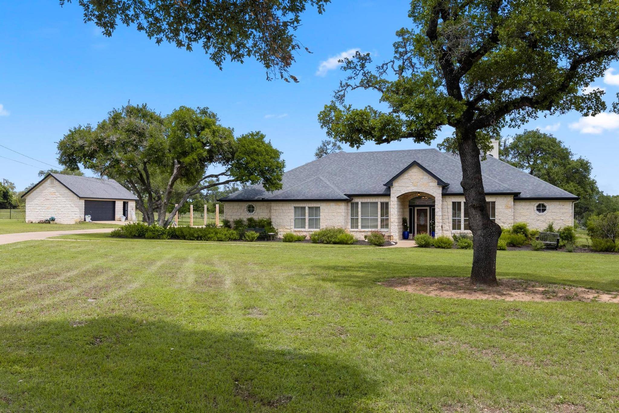 Buda, TX 78610,420 Oak Forest DR