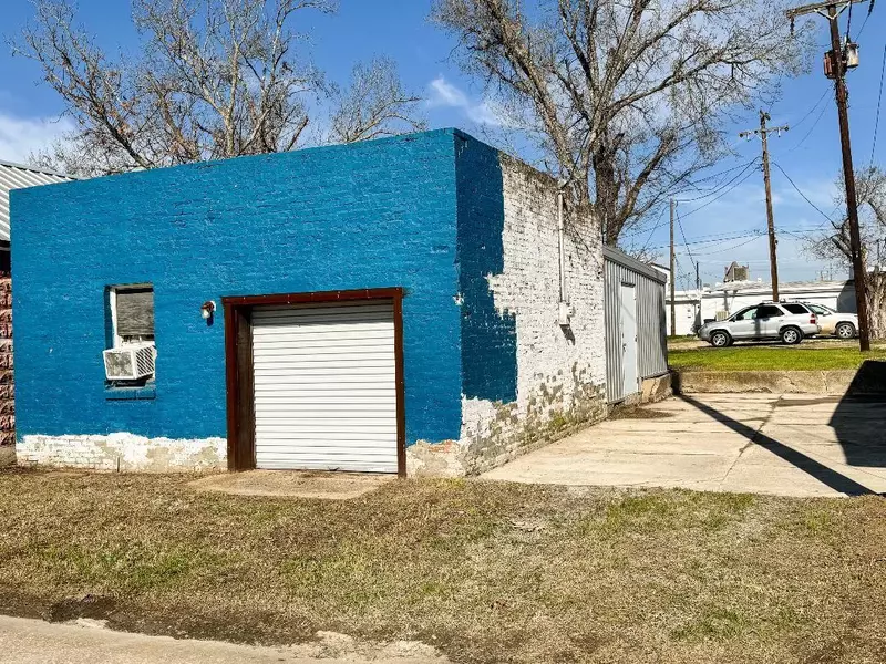 122 W Milam Ave, Rockdale, TX 76567