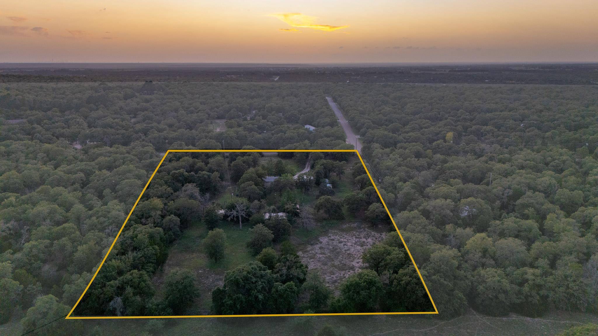 664 Hidden Oaks DR, Elgin, TX 78621