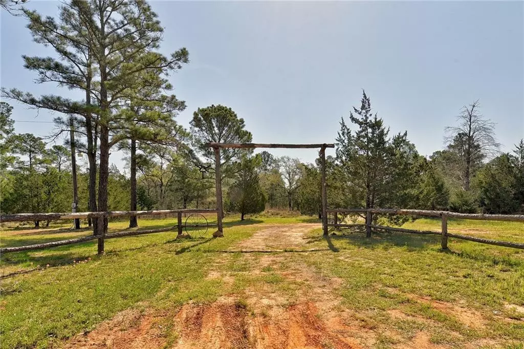 Rosanky, TX 78953,227 Sandy RD