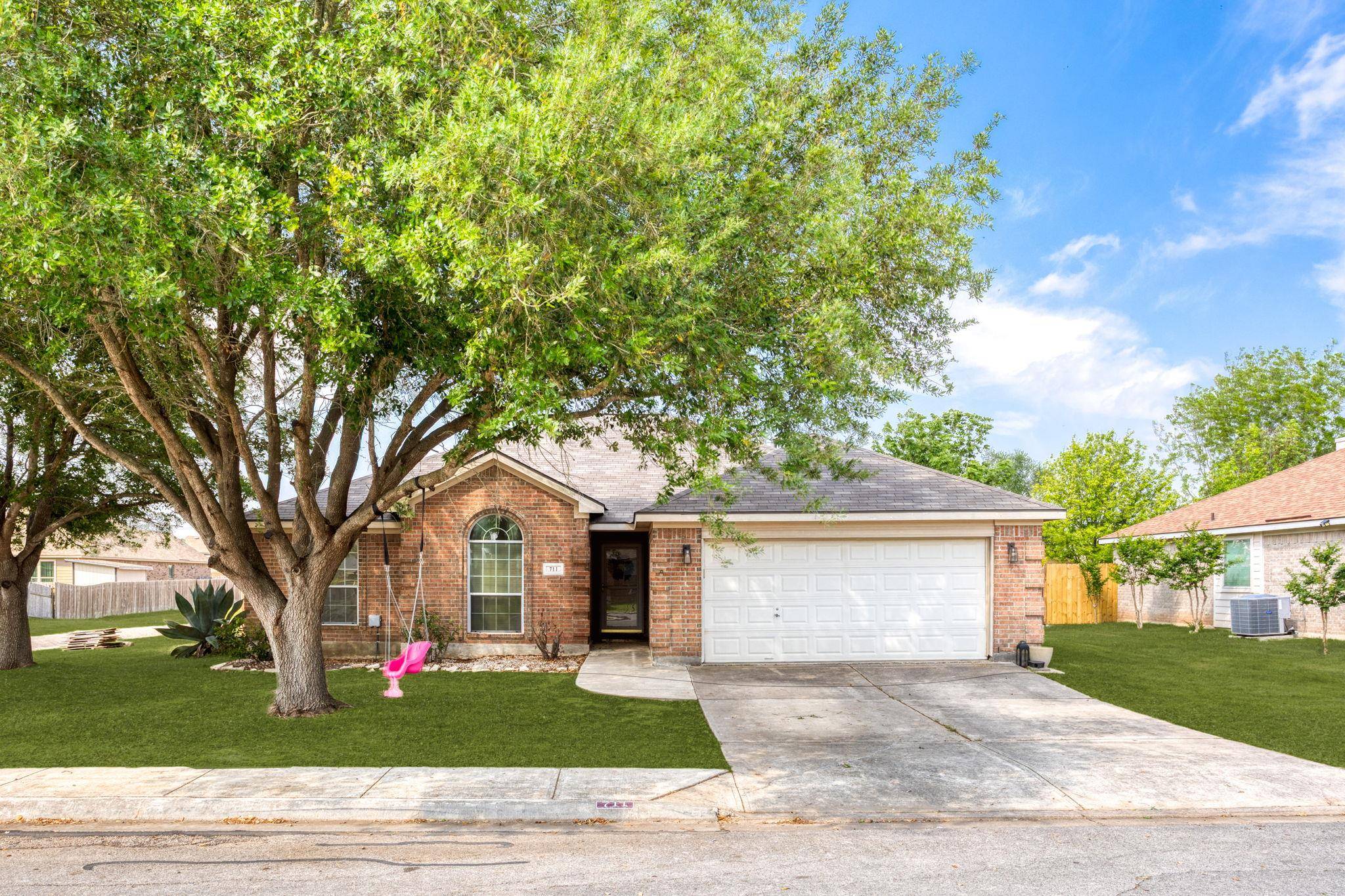 711 Lemonmint ST, Lockhart, TX 78644