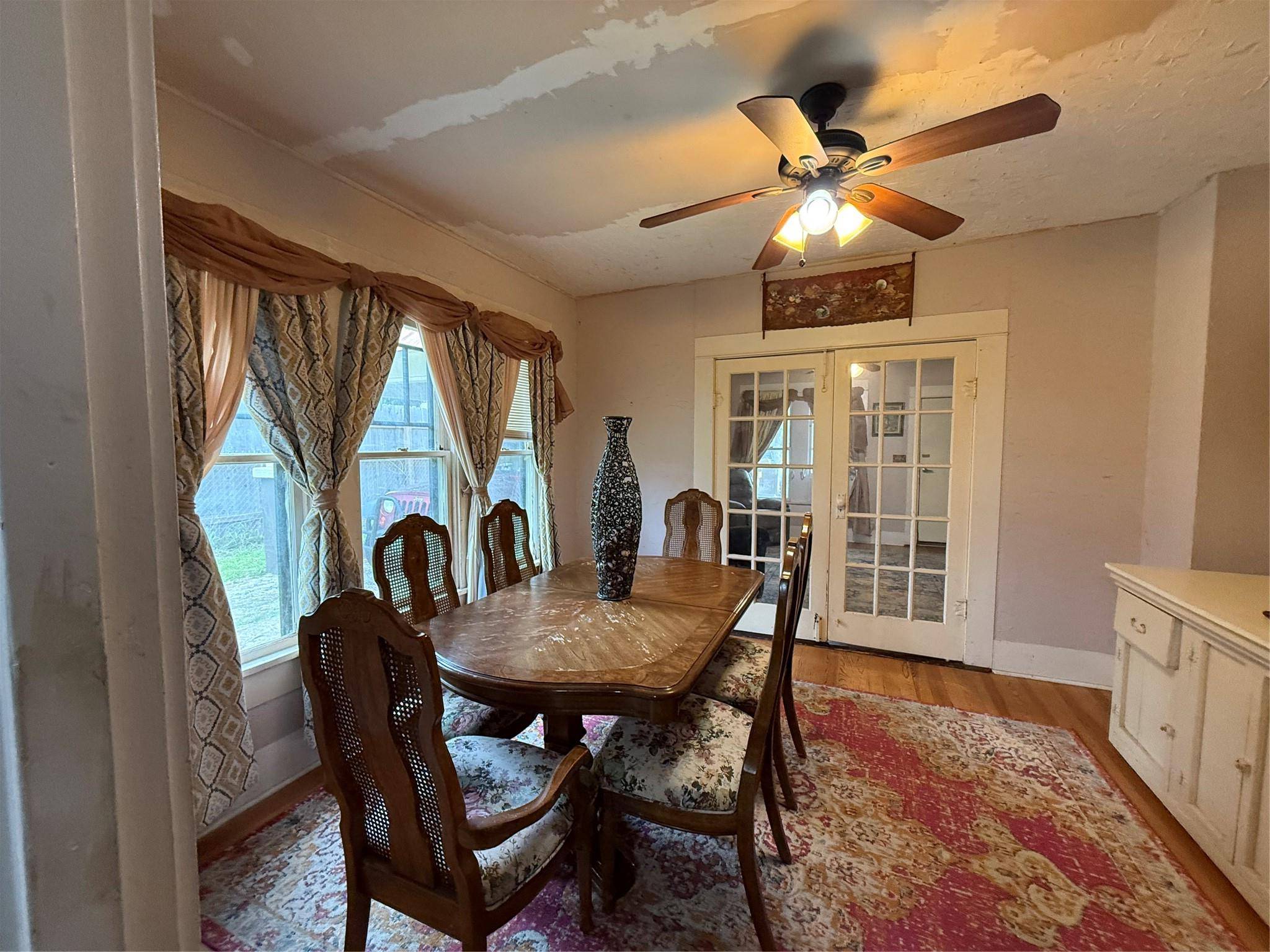 La Grange, TX 78945,935 E Upper Line ST