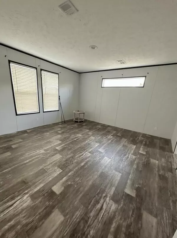 Dale, TX 78616,221 Casen ST